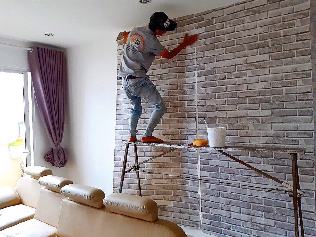 Thi công giấy dán tường 3d giả đá – công trình nhà dân Quận 2
