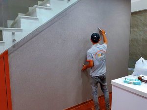 Thi công giấy dán tường khu vực cầu thang, phòng bếp